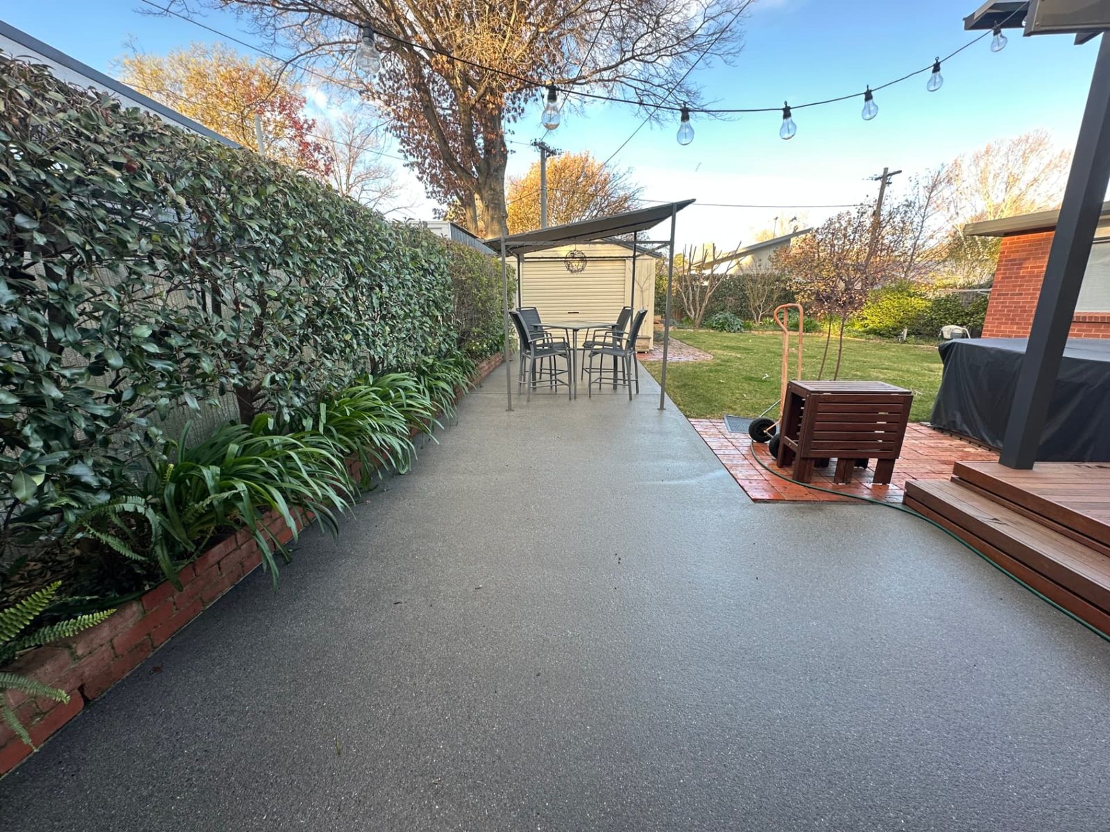 Freshly pressure cleaned concrete patio and outdoor entertaining area in Kingston, ACT
